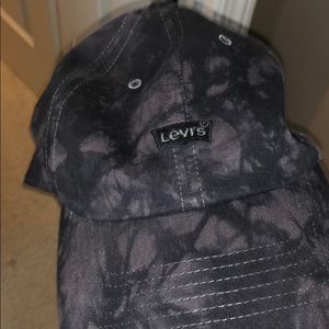 Levi’s black tie-die hat